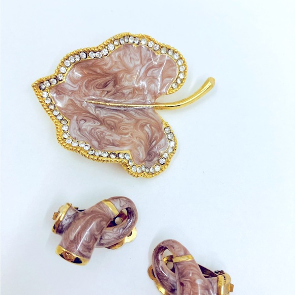 Vintage Marble-Like Rhinestones Pattern Earrings and Brooch Set - Picture 9 of 10